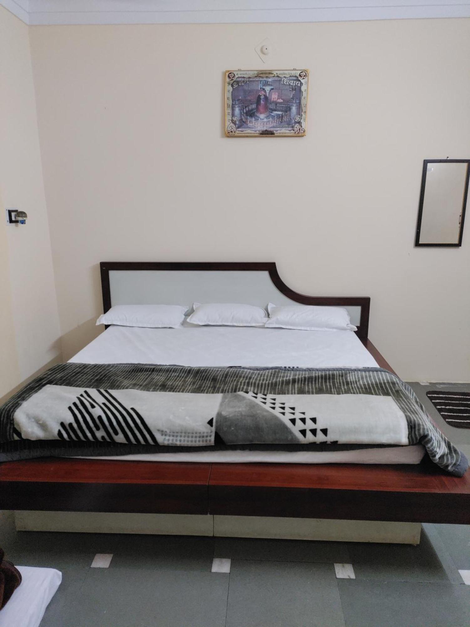 Ramashray Guest House อุจเจน ภายนอก รูปภาพ